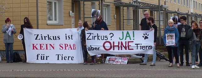Bild: Mahnwache gegen Tierhaltung im Zirkus