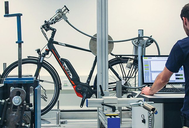 Bild: Trekking-E-Bikes im Test
