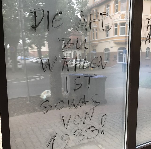 Bild: B&uuml;roscheibe beschmiert