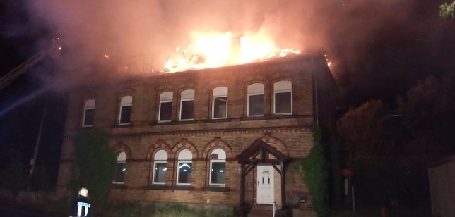 Bild: Geb&auml;ude in Flammen