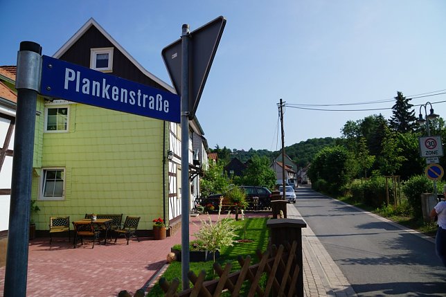 Bild: Knapp 12 Monate wurde die Plankenstra&szlig;e in Neustadt grundhaft saniert.