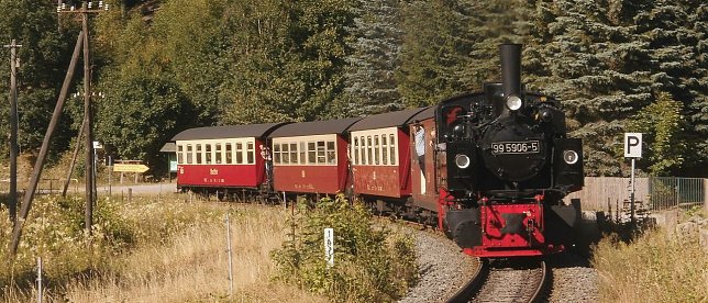 Bild: Die 99 5906�5 vor einem Sonderzug gestern bei Netzkater
