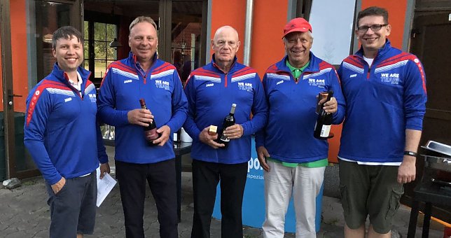 Bild: Abendliches Golfturnier in Neustadt
