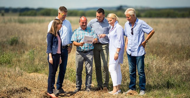 Bild: Voller Erwartung im leeren Revier. Der NUV-Vorstand im Industriegebiet Goldene Aue