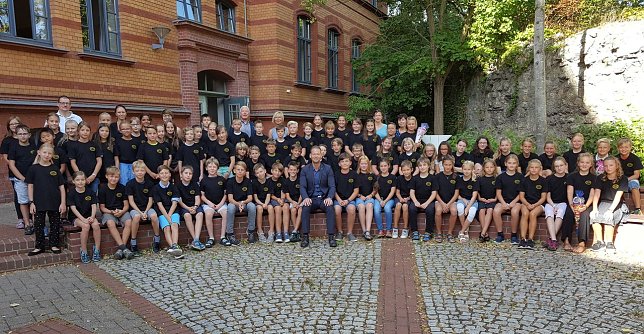 Bild: Sch&uuml;lerinnen und Sch&uuml;ler der 5. Klassen / Klassenlehrerinnen und Klassenlehrer / Tino Pf&ouml;rtner
