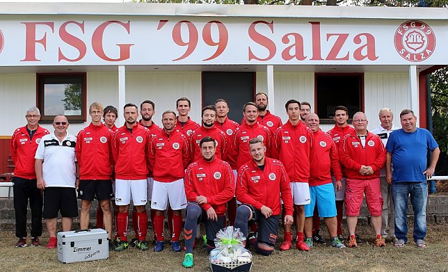 Bild: Trainingsanz&uuml;ge gesponsert