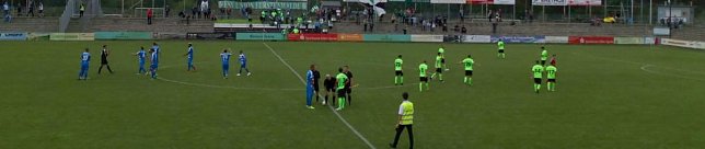 Bild: Der Ball rollt...