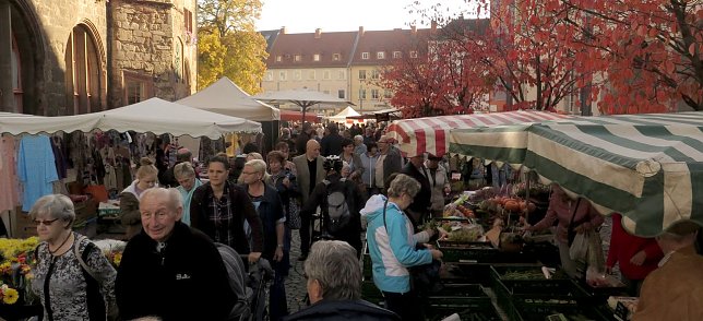 Bild: Buntes Treiben auf dem Nordh&auml;user "Marktplatz"