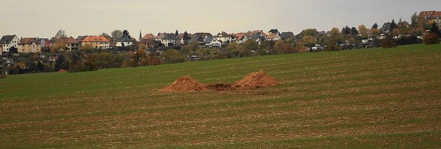 Bild: Eine Ausgrabungsstelle, hier liegt die gr&ouml;&szlig;ere Bombe