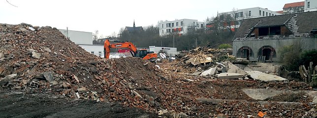 Bild: Mehr Platz f&uuml;r wartende Lkw, f&uuml;r Waschstra&szlig;e und neue T&Uuml;V-Station