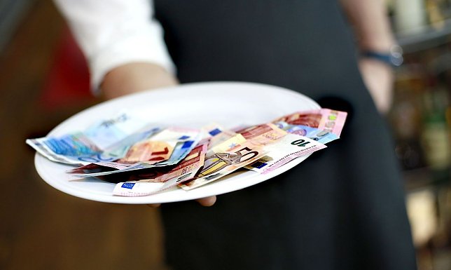 Bild: Mehr Geld f&uuml;r K&ouml;che und Kellner