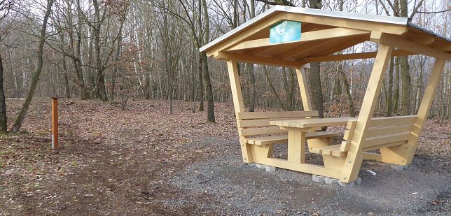 Bild: Sitzbank mit Stempelkasten-St&auml;nder