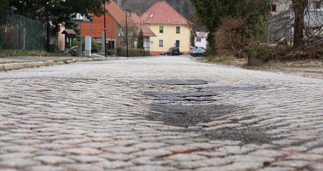 Bild: Blick in die Dr.-Kremser-Stra&szlig;e. 