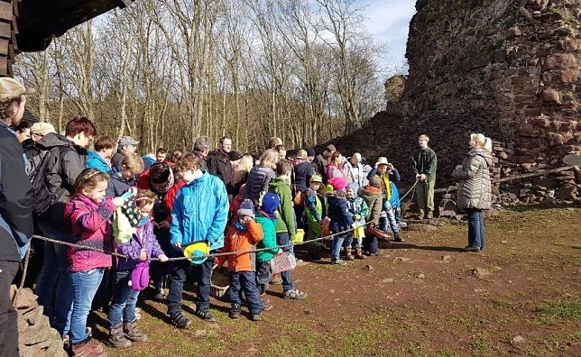 Bild: Ostereiersuche auf der Ebersburg
