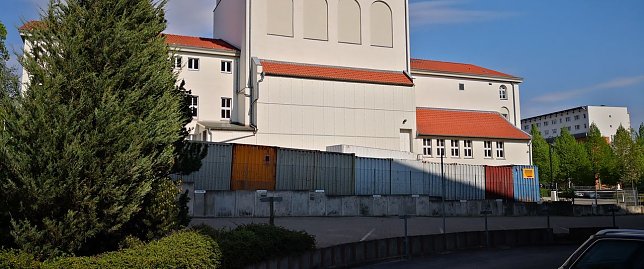 Bild: An diese Seite soll die Interimsspielst&auml;tte entstehen.