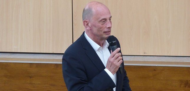 Bild: Wolfgang Tiefensee bei seinem Referat