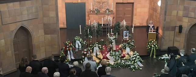 Bild: Blick in die Trauerhalle