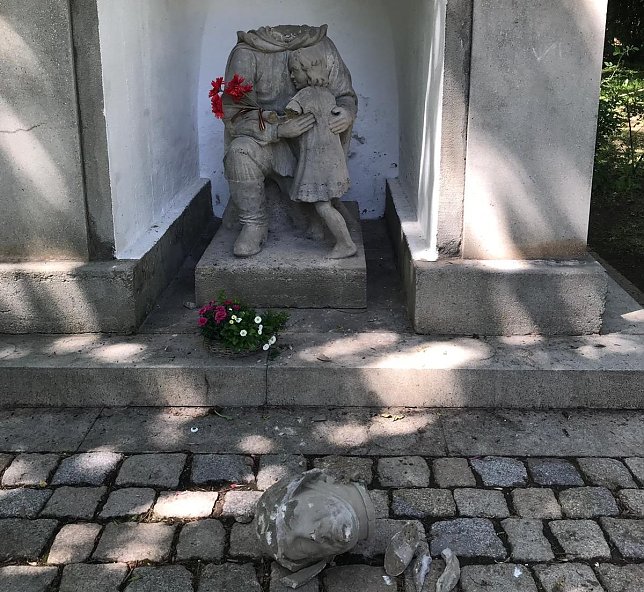 Bild: Zerst&ouml;rte Statue