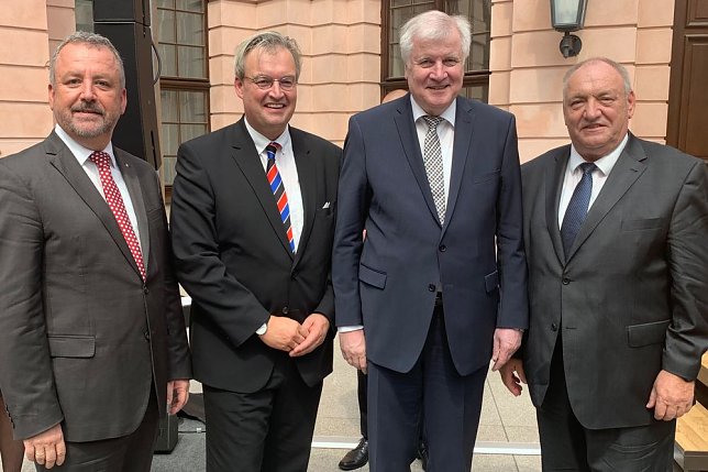 Bild: Primas trifft Seehofer