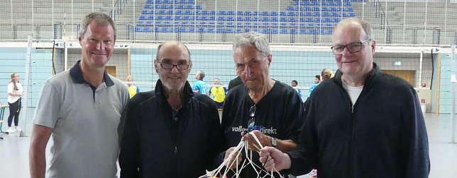 Bild: Andreas Meyer (links) bei einem Intergationsvolleyballturnier des SVC Nordhausen