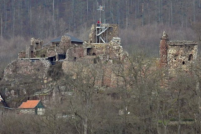 Bild: Ungew&ouml;hnlich Sicht auf die Burgruine Hohnstein