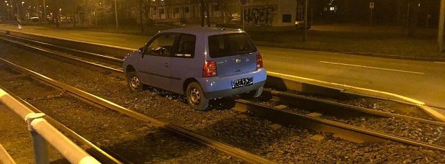 Bild: Die Fahrt endete im Gleisbett