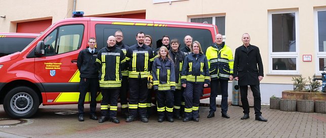 Bild: Zwei Fahrzeuge &uuml;bergeben