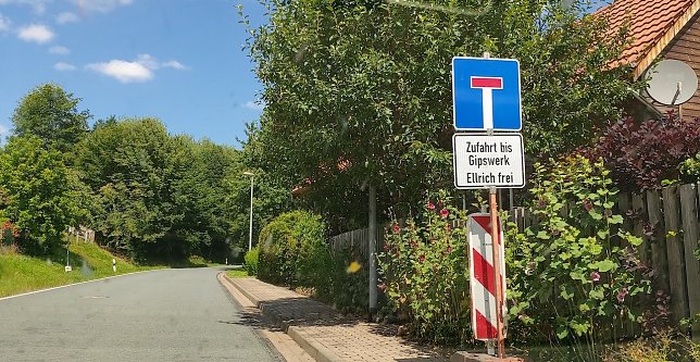 Bild: Stein des Ansto&szlig;es ist dieses Hinweisschild am Ortsausgang Gudersleben