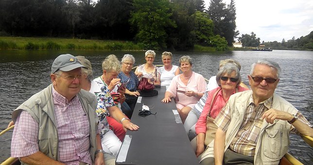 Bild: Blick auf die Reisegruppe. Im Vordergrund rechts der Autor des Beitrages
