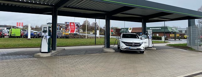 Bild: Ladepark im Krug