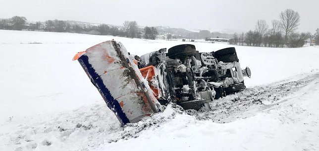 Bild: Auch R&auml;um- und Streufahrzeuge hatte es "erwischt"