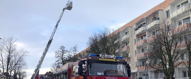 Bild: Frau wurde &uuml;ber Drehleiter gerettet