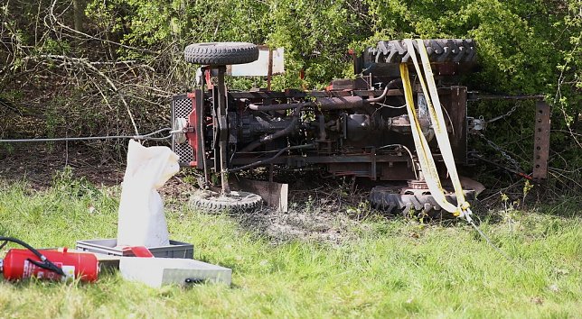 Bild: Traktor &uuml;berschlug sich
