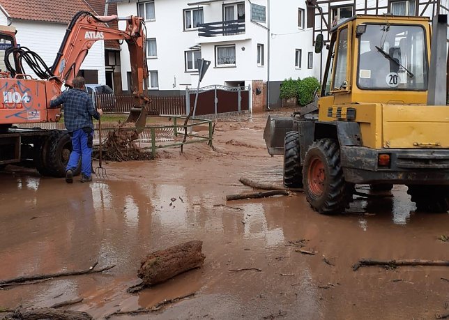 Bild: Aufr&auml;umen in Hochstedt