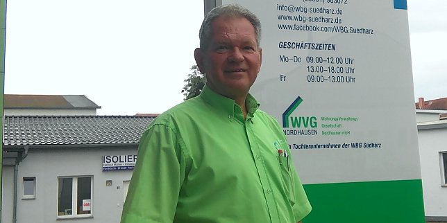 Bild: Nach 40-j&auml;hriger T&auml;tigkeit verabschiedet die Wohnungsbaugenossenschaft  ihren Teamleiter Objektmanager Detlef Helbing in den Ruhestand.
