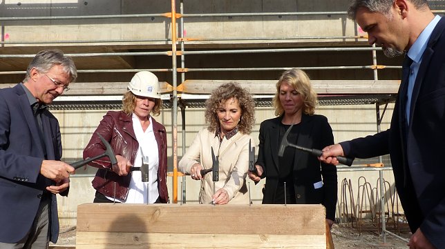 Bild: Daniel Klajner, Intendant Theater Nordhausen, Nadine Kummer, HTI Greu&szlig;en;   Landtagspr&auml;sidentin Birgit Keller; Susanna Karawanskij, Ministerin f&uuml;r Infrastruktur und Landwirtschaft, OB Kai Buchmann