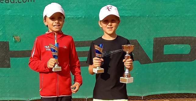 Bild: Ein 2. Platz f&uuml;r das th&uuml;ringisch-s&auml;chsische Doppel Raphael Konschak (TC Schwarz-Gelb Nordhausen) und Phil Oehmigen (TC Reichenbach)