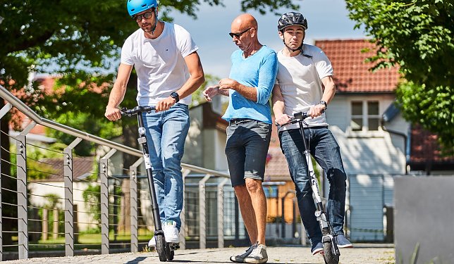 Bild: E-Scooter-Fahrer sind laut Umfrage besonders r&uuml;cksichtslos