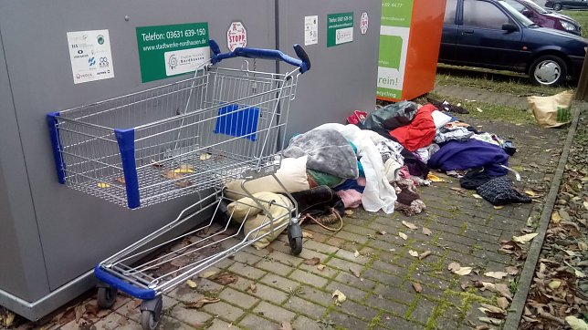 Bild: Alle Bem&uuml;hungen, den Bereich um die Container in der Yorckstra&szlig;e f&uuml;r l&auml;ngere Zeit sauber zu halten, blieben bislang erfolglos.