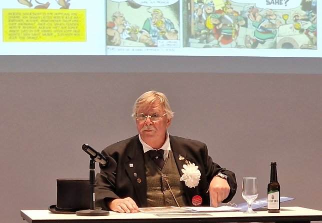 Bild: Winfried Schmitt versucht sich an Weltliteratur