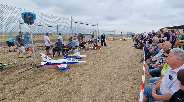 Bild: Flugtag bei Hain war au&szlig;erordentlich gut besucht