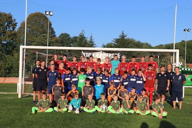Bild: Ein Teil des Nachwuchses des Fu&szlig;baller der TSG Krimderode, die B- und E-Mannschaften