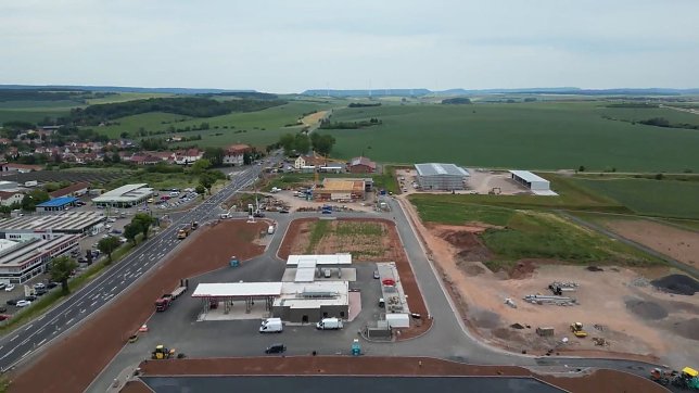 Bild: Der Gesamt&uuml;berblick, unten die beginnenden Parkfl&auml;chen
