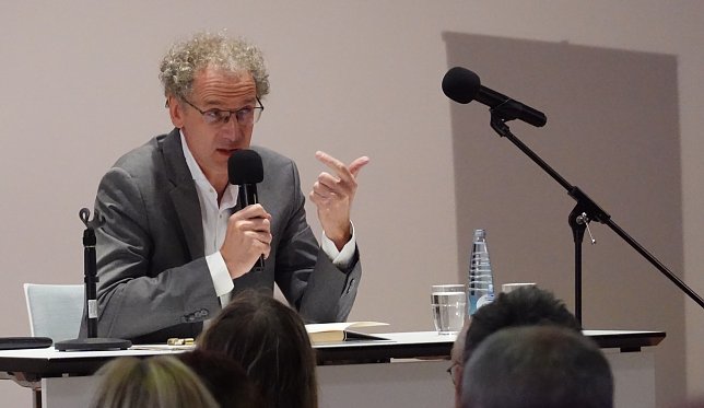 Bild: Dirk Oschmann bei seiner Lesung in Nordhausen