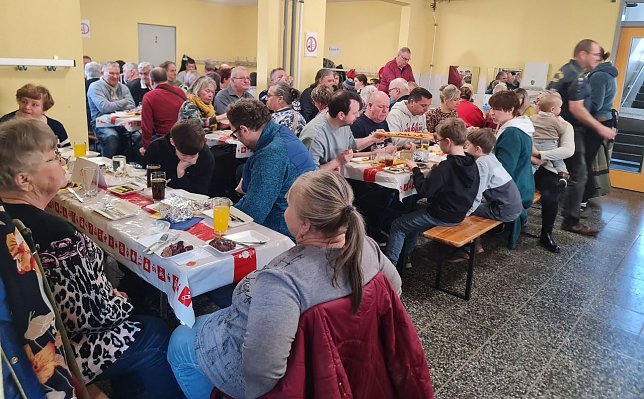Bild: Kartoffelscheibenessen in G&ouml;rsbach