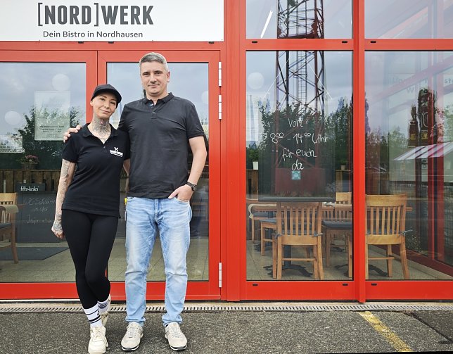 Bild: Bistro-Chefin Juliane Breitbarth und Marktleiter Florian Husung