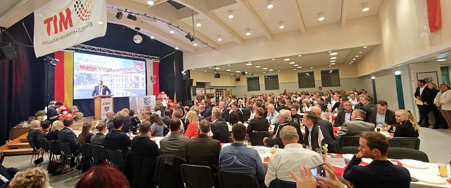 Bild: Proppevoll war das "Schlachteessen" in der Birkunger Festhalle