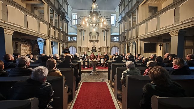 Bild: Nachdenkliche Worte in der Sundh&auml;user Kirche