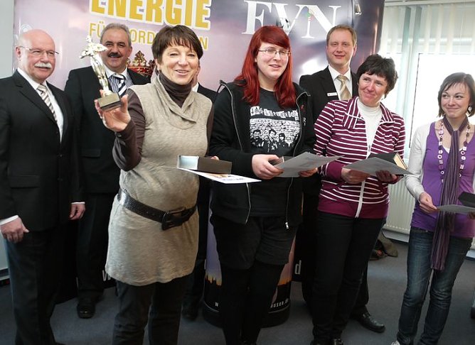 Siegerin, Platzierte und Sponsoren (Foto: nnz)