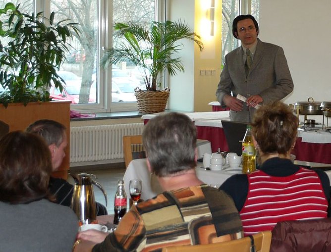 Vortrag vor Kollegen (Foto: SHK)